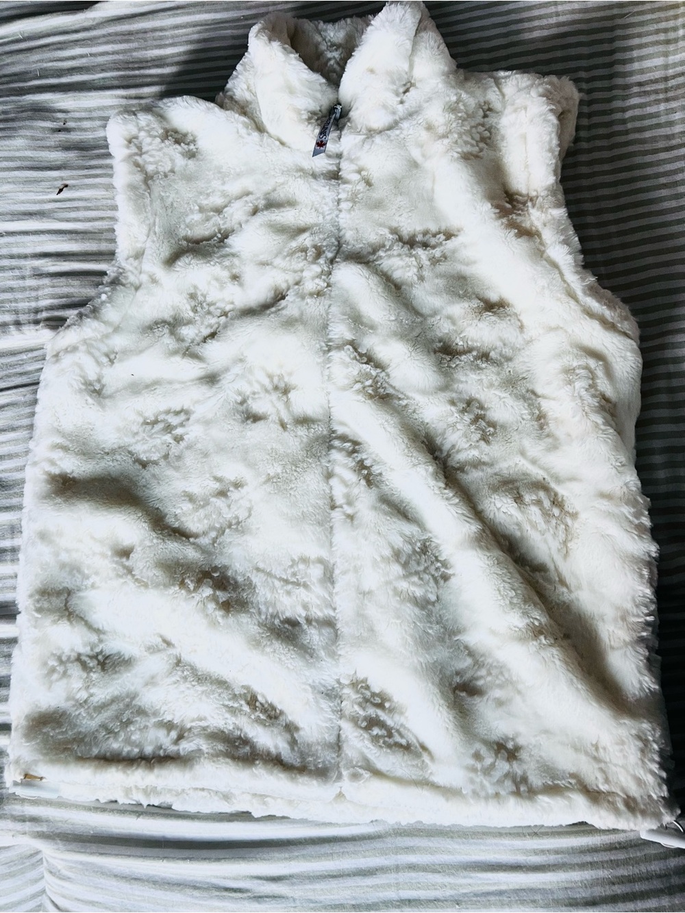 Coastline 🍁 🇨🇦 Plush Faux Fur womens Vest - Cream